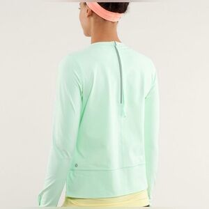 Lululemon size 4 long sleeve green back zip top